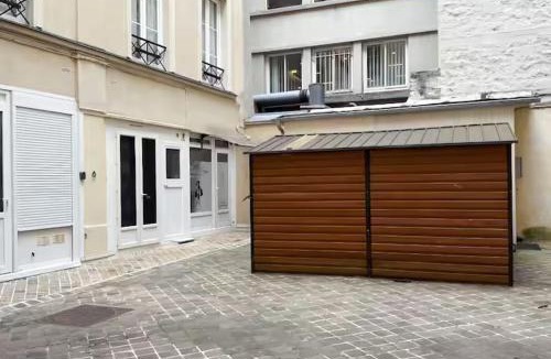 8th Arrondissement Apartment | Studio Ponthieu sur Champs Elysées - calme & design