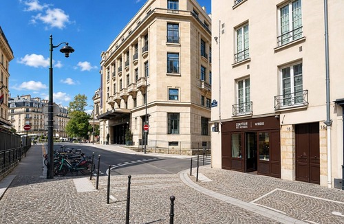 Saint-Victor Apartment | 💙Studio Saint Victor, next to Notre Dame 🤍, lovely decorated, very quiet ❤️