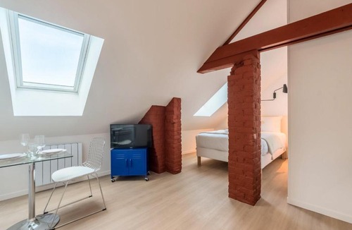 Annappes Apartment | Studio sous les combles côté rue, parking gratuit