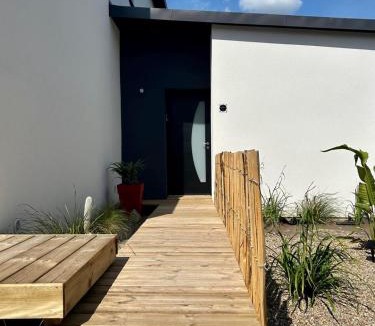 Saint-Evarzec Apartment | Studio & Spa La Discrète
