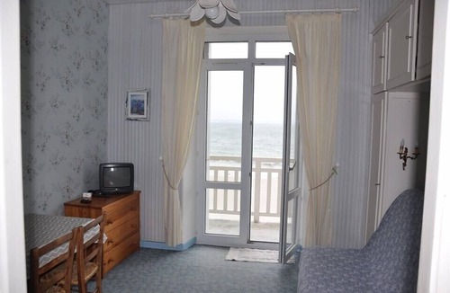 Trebeurden Apartment | Studio SUPERB SEA VIEW, facing the beach of Trez-Meur in TREBEURDEN