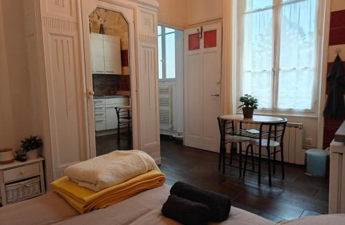 Chatel-Guyon Apartment | Studio tout équipé - 2 min des thermes - commerces & parking gratuit