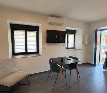 Le Creusot Apartment | Studio Tout Équipé Balcon Parking Privé