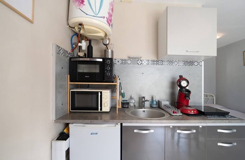 Montayral Apartment | Studio with Shared Pool, Wi-Fi, and Air Conditioning
