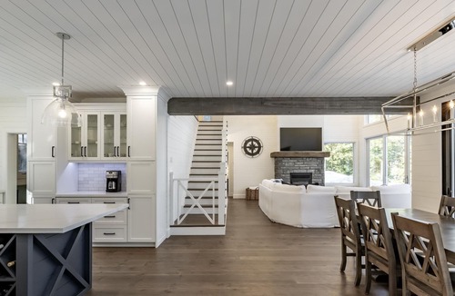 Seguin Cottage | Stunning 5 bed 3 bath cottage on Lake Rosseau with beautiful beach!