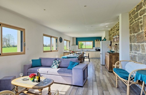 Ploubezre House | Stunning private villa for 6 guests with WIFI, TV and terrace
