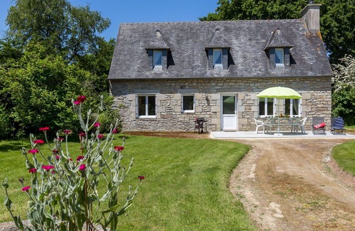 Sizun Villa | Stunning private villa for 5 guests with WIFI, TV and pets allowed