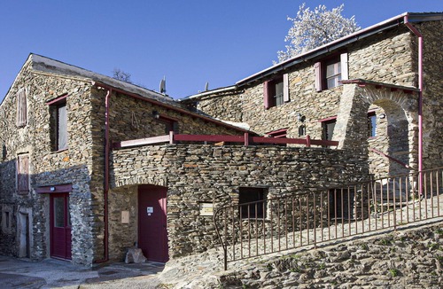 Jujols House | Stunning villa for 2 people with TV and terrace