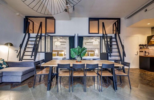 Porte-Saint-Martin Apartment | Stylish and sunny 7BD with garden for 17 guests!