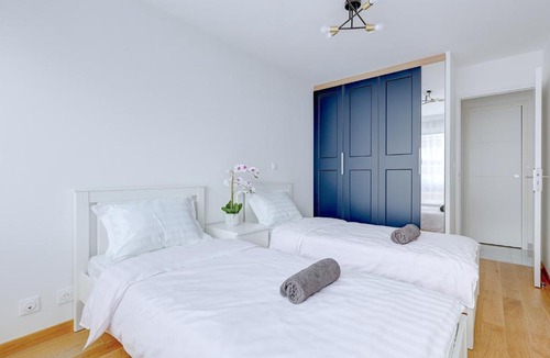 Flandres Apartment | Suite au Cœur de Paris, Architecturale et Élégante