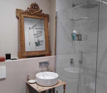 La Clayette Hotel | Suite confortable plein cœur du village