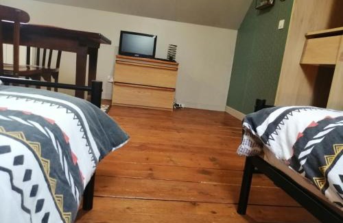 Gommenec'h Apartment | SUITE DE LA FONTAINE Café de la mairie