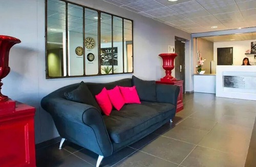 Merignac Apartment | Suite for 2 People - Twin Beds