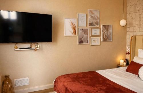 Quimperle Apartment | Suite KalypsÔ, romantisme, balnéo et sauna privé