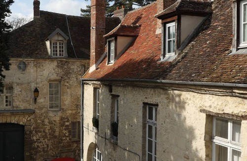Senlis Apartment | Suite Lavarande