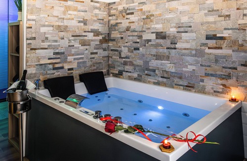 Vienne Apartment | Suite&Spa - Love Room Jacuzzi&Sauna in Vienna