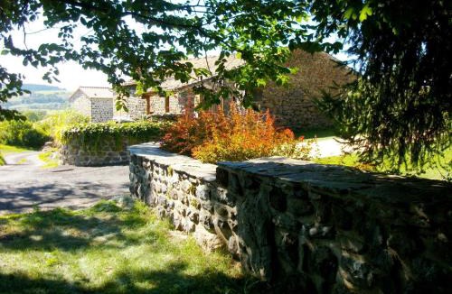 Saint-Privat-d'Allier Bed & Breakfast | Suite spacieuse avec bien-être, parking, wifi, à Saint-Privat-d'Allier - FR-1-582-491