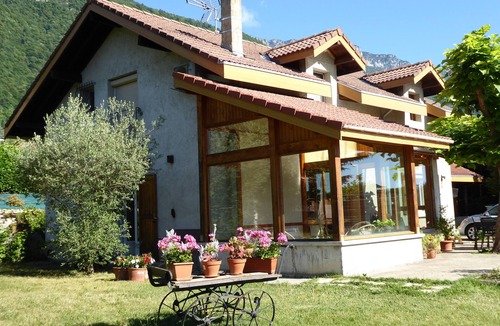 Saint-Vincent-de-Mercuze House | Summer and winter vacation home rentals