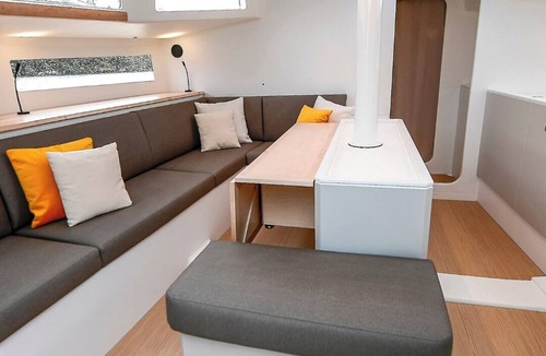 French Atlantic Coast Boat Rental | Sun-Kissed Sailing Adventure in Antiguo Puerto de La Rochelle