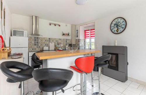 Isigny-sur-Mer House | Sunlit Garden Escape Normandy