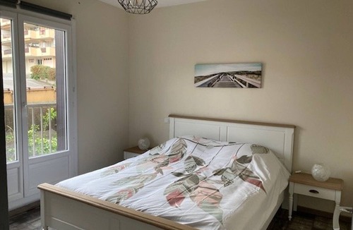 Amelie-les-Bains-Palalda Apartment | Sunny 2-Bedroom Apartment with Terrace & Garage, Close to Center and Spa