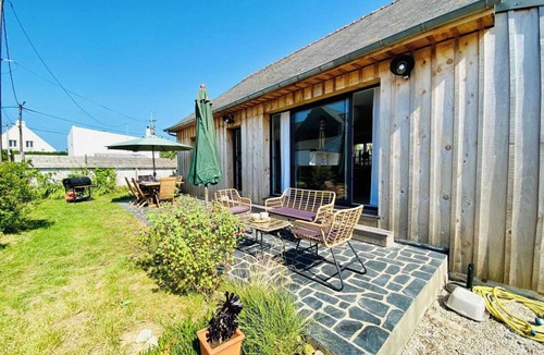 Plouharnel House | Sunny house in a green hamlet