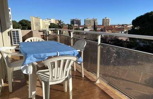 Le Port Apartment | Sunny T2 with AC and parking near Canet Beach