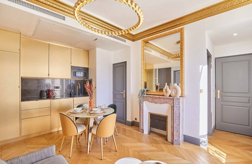 8th Arrondissement Apartment | Superb AC- 2BDR apartement Montaigne/Arc de Triomphe