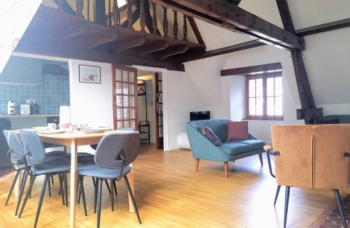 Vannes Apartment | Superb apartment - heart of old town - Cathedral view