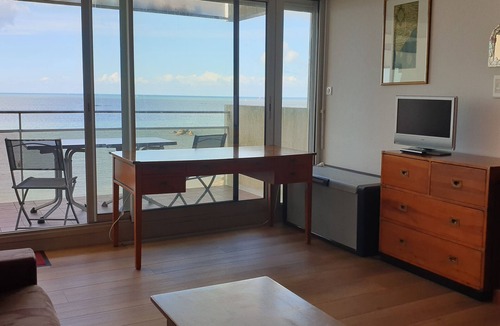 Kerherou Apartment | Superb sea view for this renovated Studio in the center of Concarneau