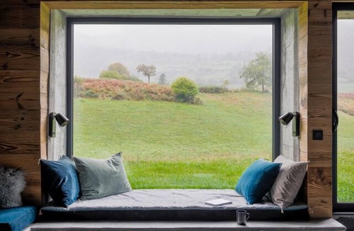 Lescun House | Superb sheepfold in the Lescun cirque with views of the Aiguilles d'Ansabère.
