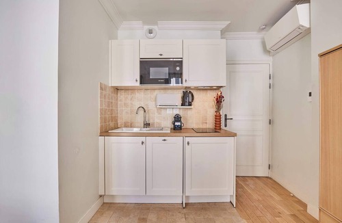 Strasbourg -Saint-Denis Apartment | Superb Studio Center of Paris Montorgueil