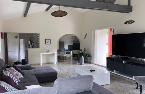 Saint-Pee-sur-Nivelle Villa | Superb villa near the sea and mountains with a very large 12 x 5 m swimming pool