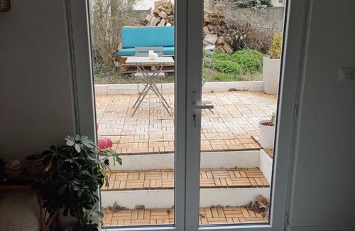 Bron Apartment | Superbe appartement avec jacuzzi avec jardin privé