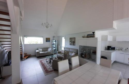 Vannes House | Superbe maison standing, 14 personnes, confort et grands volumes, jardin 2000m, parkings, wifi