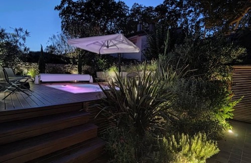 Ceret House | Superlative old town property with pool & bar room