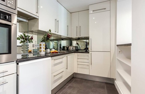 L'Europe Apartment | Sweett | Saint Lazare IV
