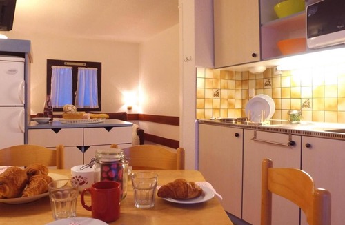 Saint-Leger-les-Melezes Apartment | Swimming pool, sauna, hammam, parking, tv, ski locker, 28m², Saint-Léger-les-Mélèzes