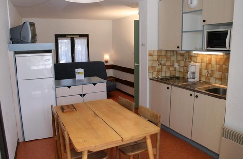 Saint-Leger-les-Melezes Apartment | Swimming pool, sauna, hammam, parking, tv, ski locker, 35m², Saint-Léger-les-Mélèzes
