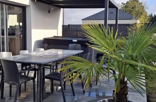 La Bouillie Villa | Swimming pool, jacuzzi: your budget getaway