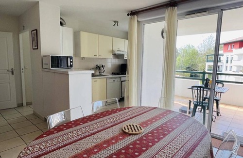 Cambo-les-Bains Apartment | T2 à Cambo-les-Bains avec Accès Internet et Parking - FR-1-495-9
