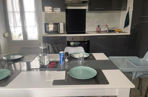 Vierzon Apartment | T2 bis famille 4 personnes Cuisine équipée - Parking - Proche attractions
