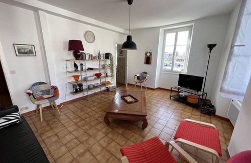 Cambo-les-Bains Apartment | T2 confortable au centre-ville avec animaux admis et Wi-Fi - FR-1-495-79