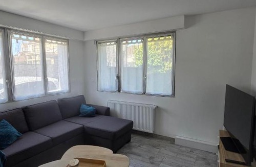 Sainte-Savine Apartment | T2 Cozy Jardin privé & Parking Inclus