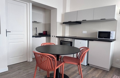Bourges Apartment | T2 Design - Hyper Centre - Private Parking - Walking distance to Cathedral