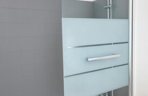Lac de Maine Apartment | T2 paisible avec balcon verdoyant