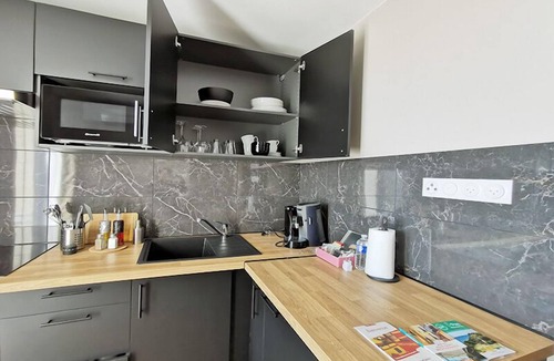 Moyen-Vernet Apartment | T2 with shower and king bed