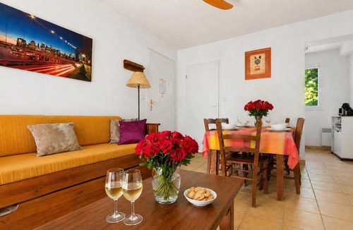 Prayssac Apartment | T3 chaleureux avec terrasse, piscine et parking
