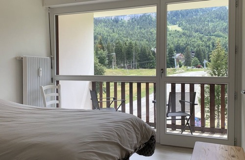 Correncon-en-Vercors Apartment | T3 with 2 bedrooms, large balcony in a quiet area, renovated and well-equipped