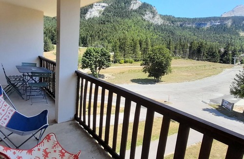 Correncon-en-Vercors Apartment | T3 with 2 bedrooms, large balcony in a quiet area, renovated and well-equipped